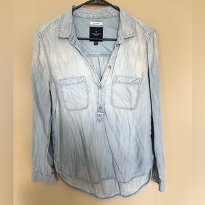 American Eagle boyfriend fit soft jean shirt, Sz: Medium